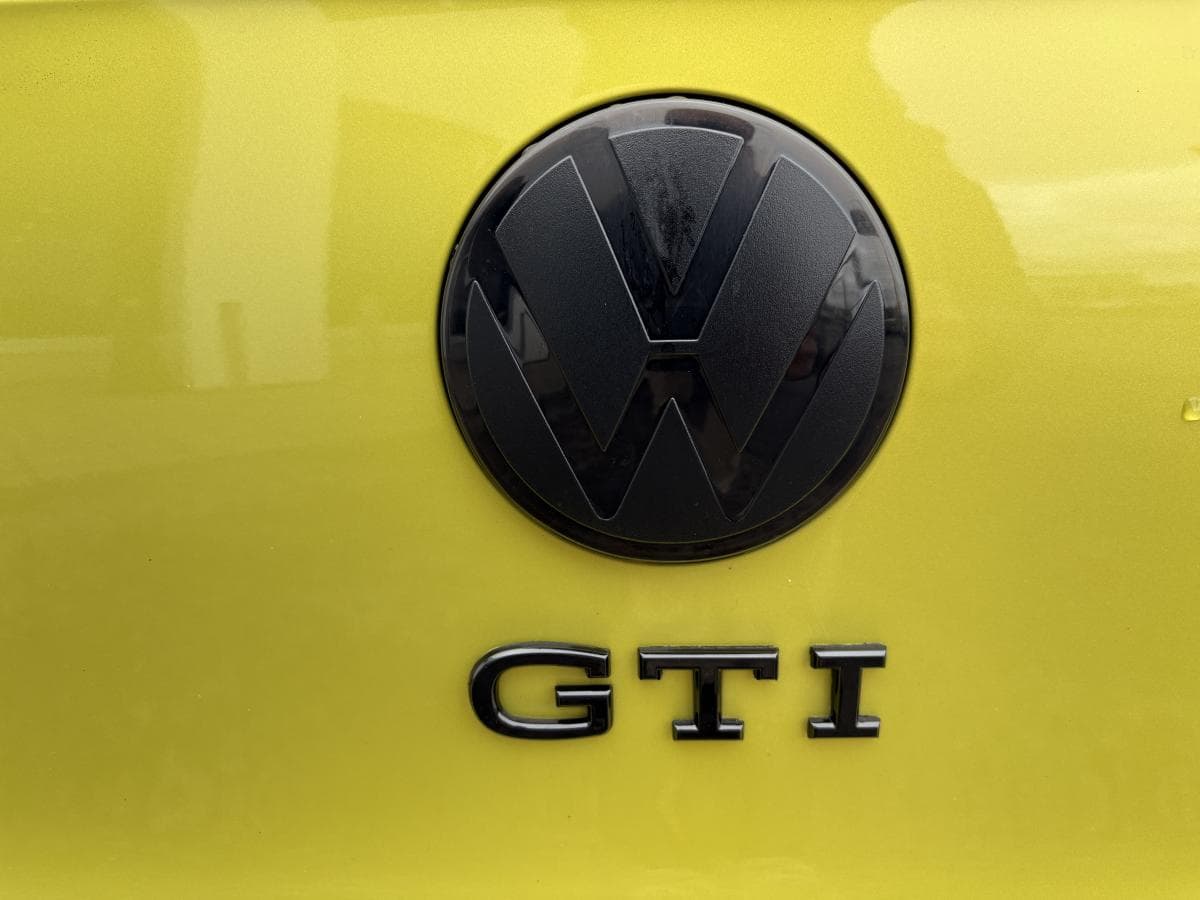 Volkswagen Golf GTI 2023 — photo 11