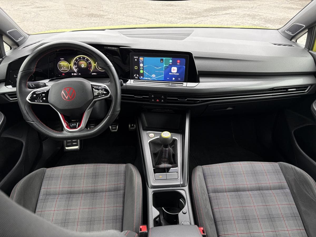 Volkswagen Golf GTI 2023 — photo 14