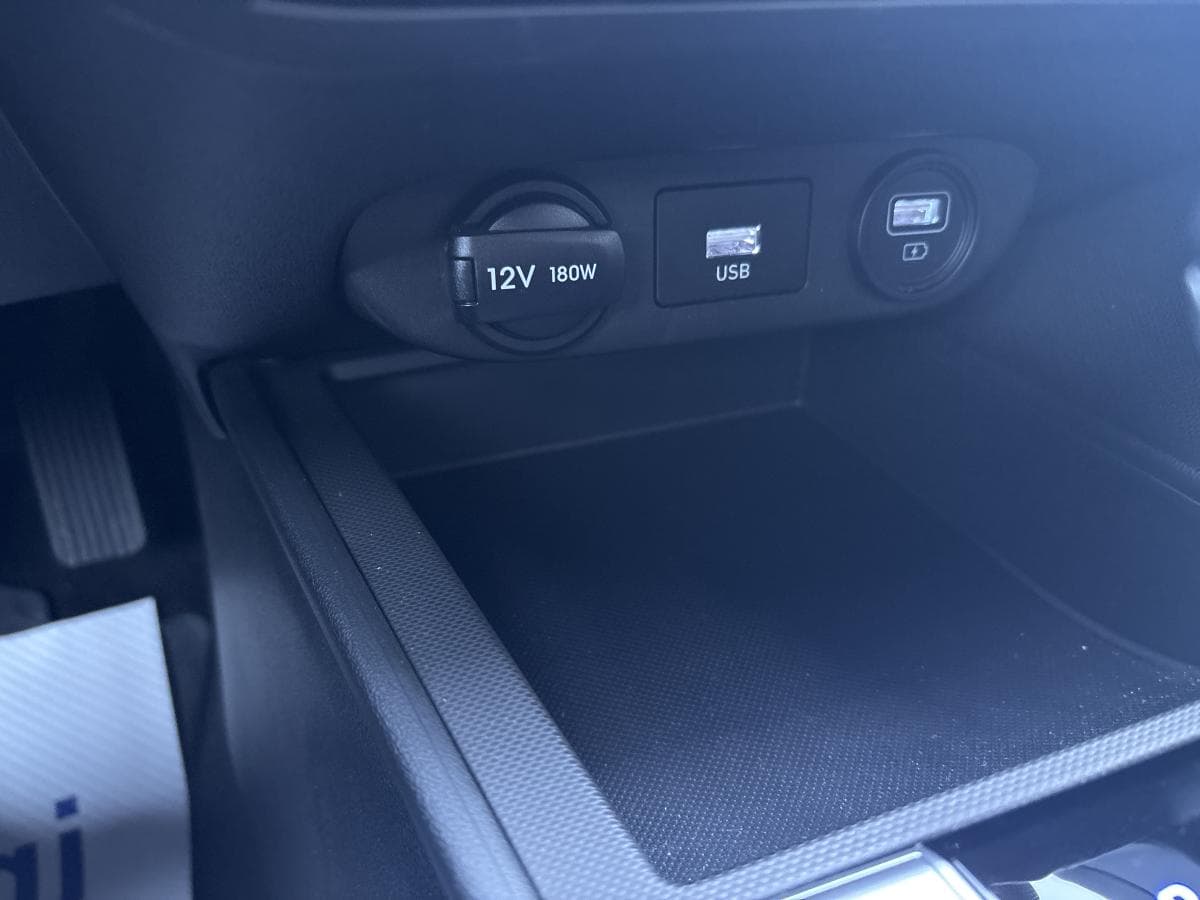 Hyundai Elantra 2022 — photo 16