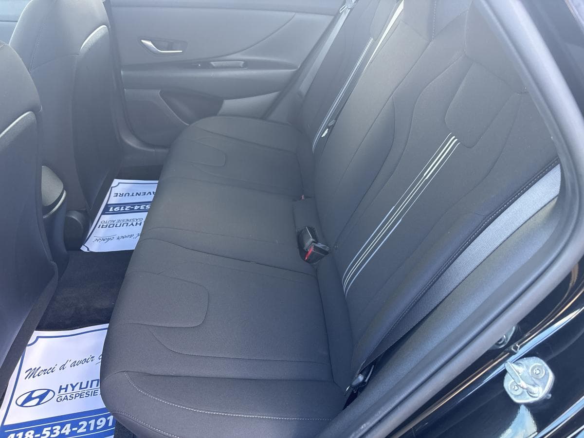 Hyundai Elantra 2022 — photo 19