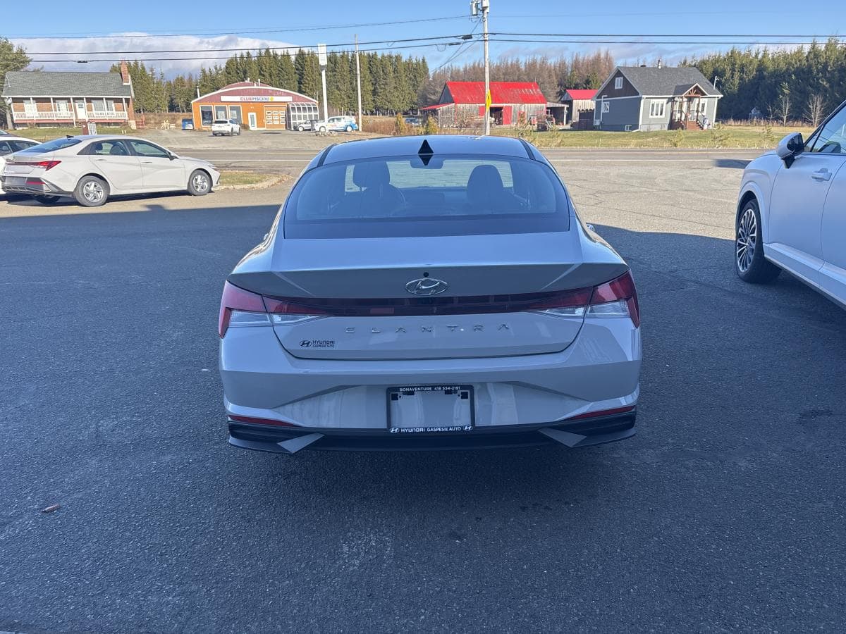 Hyundai Elantra 2022 — photo 4
