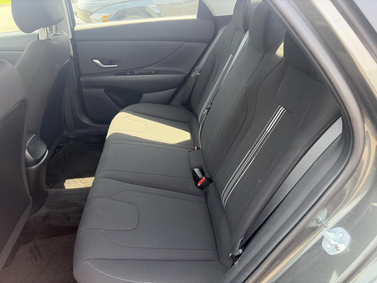 Hyundai Elantra 2023 — photo 17
