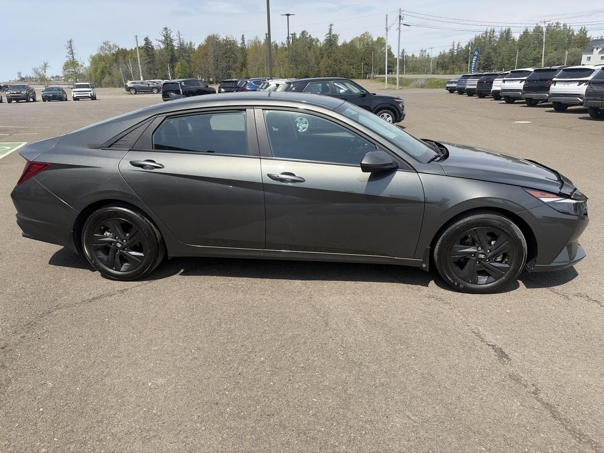 Hyundai Elantra 2023 — photo 3