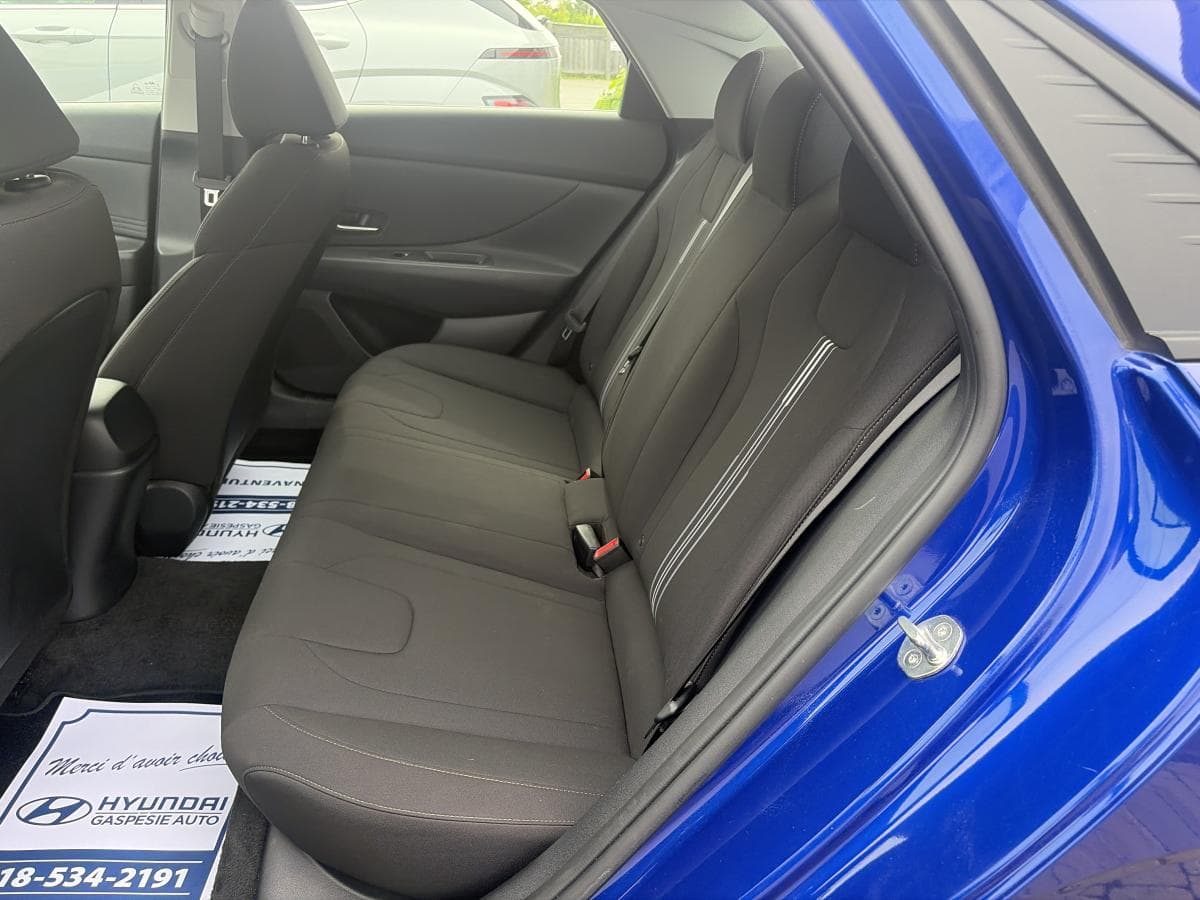 Hyundai Elantra 2022 — photo 18