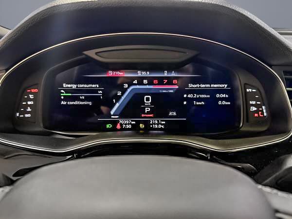 Audi Q8 2023 — photo 20