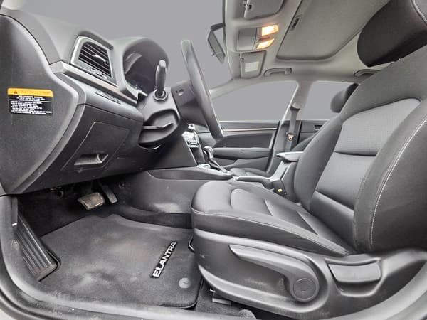 Hyundai Elantra 2017 — photo 12