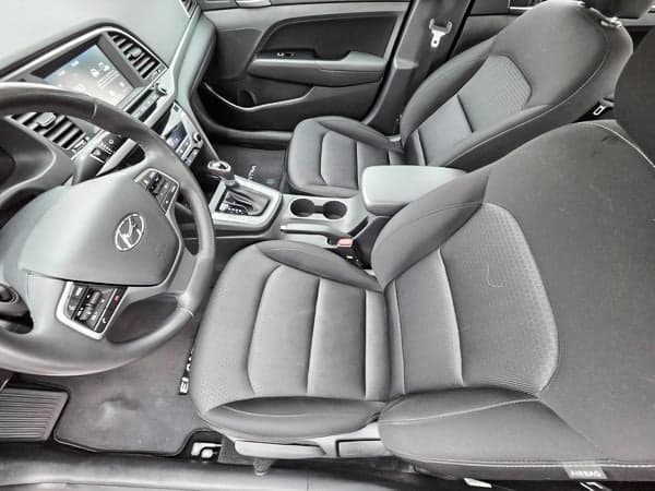 Hyundai Elantra 2017 — photo 13
