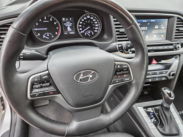 Hyundai Elantra 2017 — photo 14