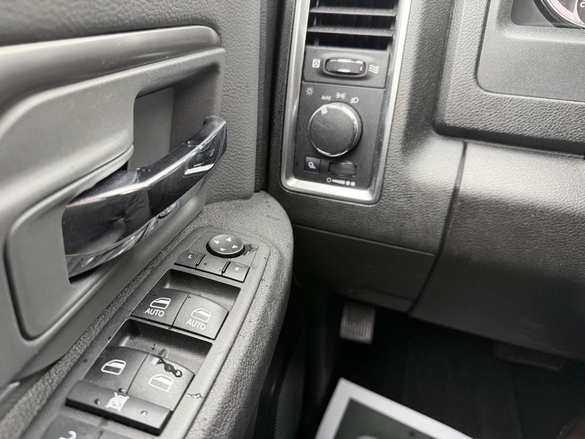 RAM 1500 Classic 2023 — photo 13