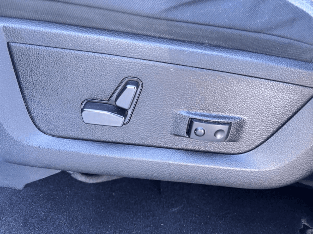 RAM 1500 Classic 2023 — photo 12