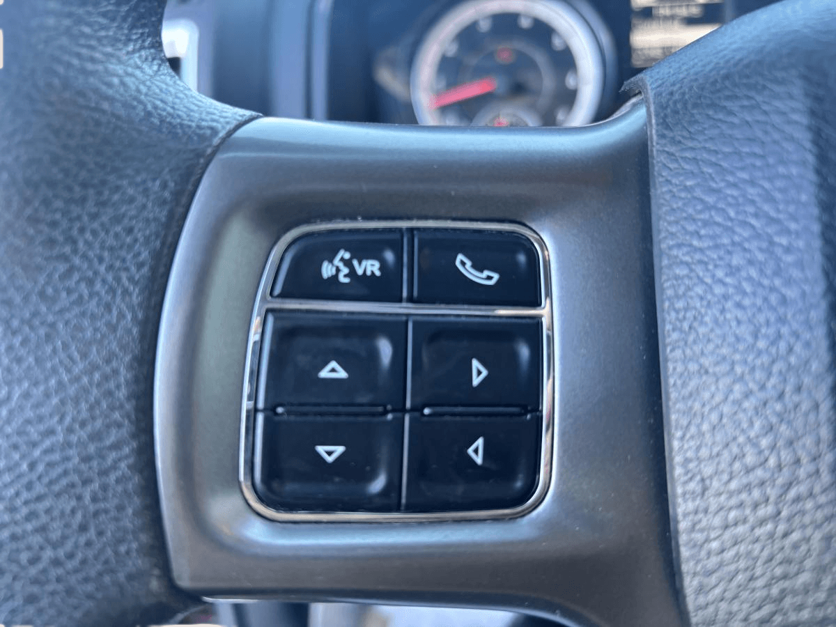 RAM 1500 Classic 2023 — photo 15
