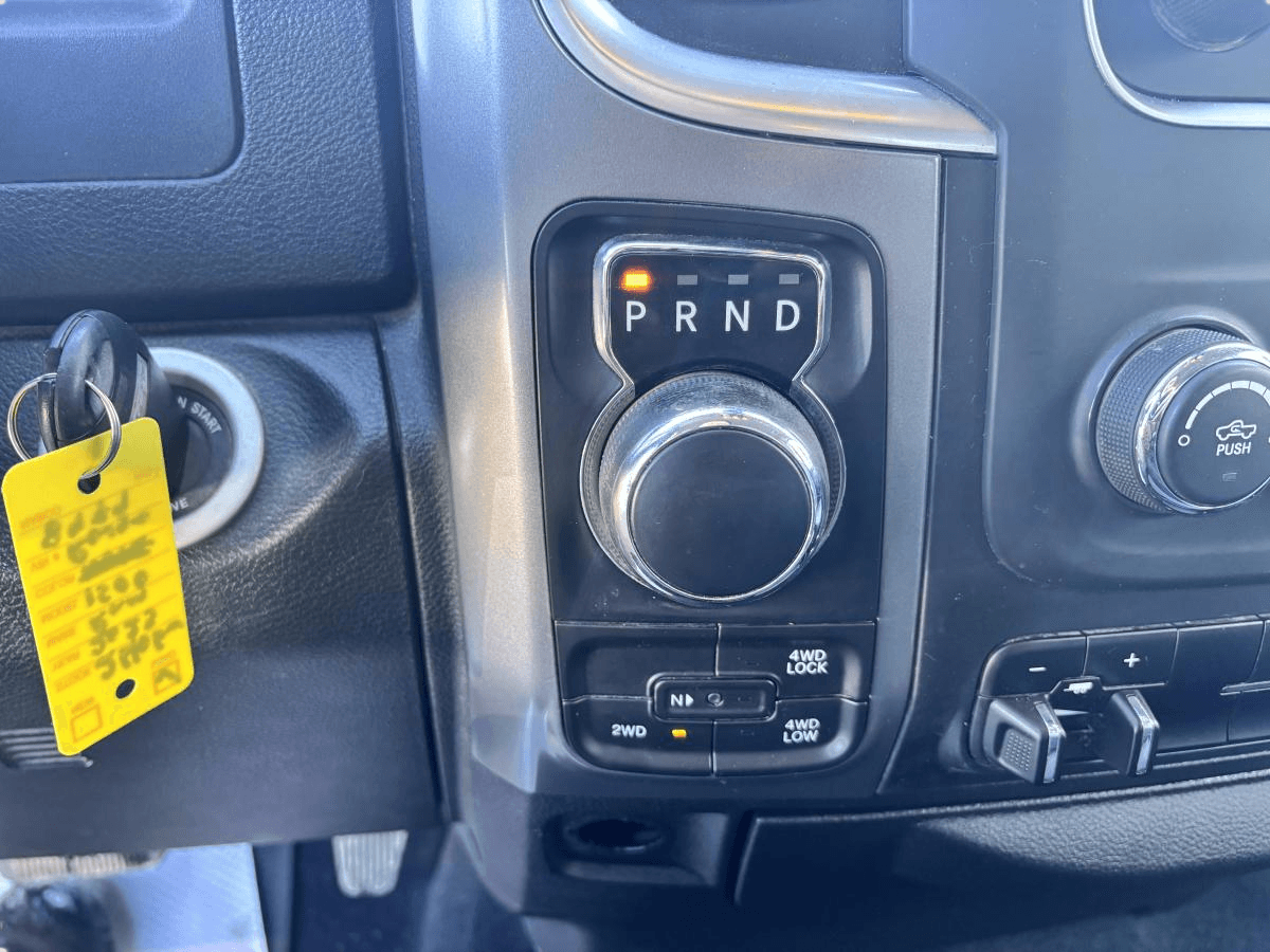 RAM 1500 Classic 2023 — photo 17