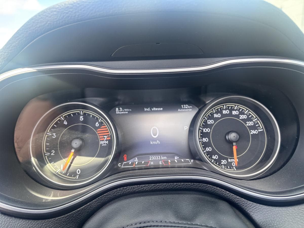 Jeep Cherokee 2023 — photo 11