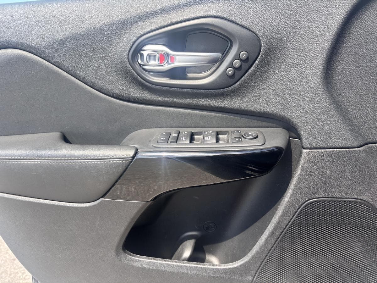 Jeep Cherokee 2023 — photo 15
