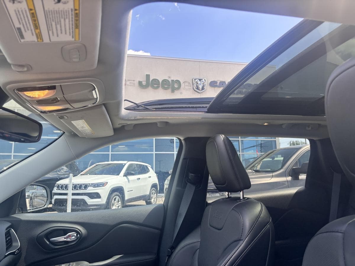 Jeep Cherokee 2023 — photo 9