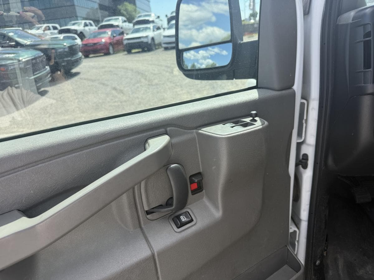 GMC Savana 2024 — photo 11