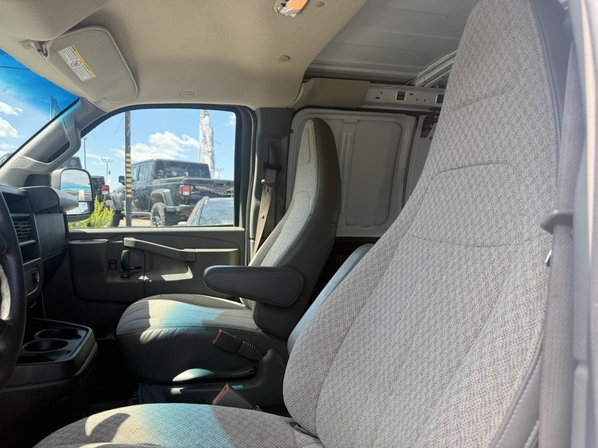 GMC Savana 2024 — photo 10