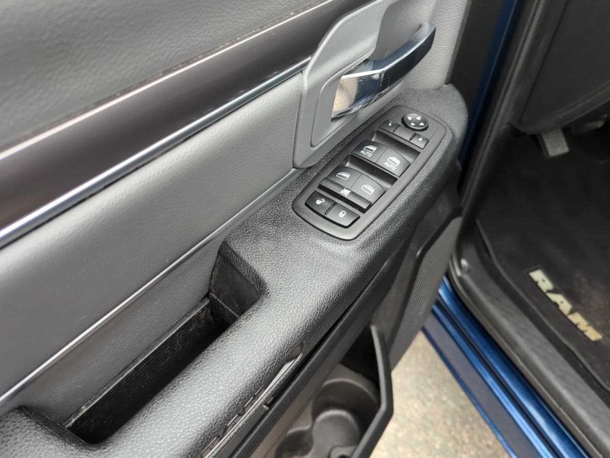RAM 1500 Classic 2023 — photo 11