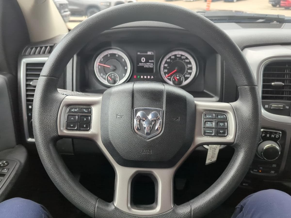RAM 1500 Classic 2023 — photo 15