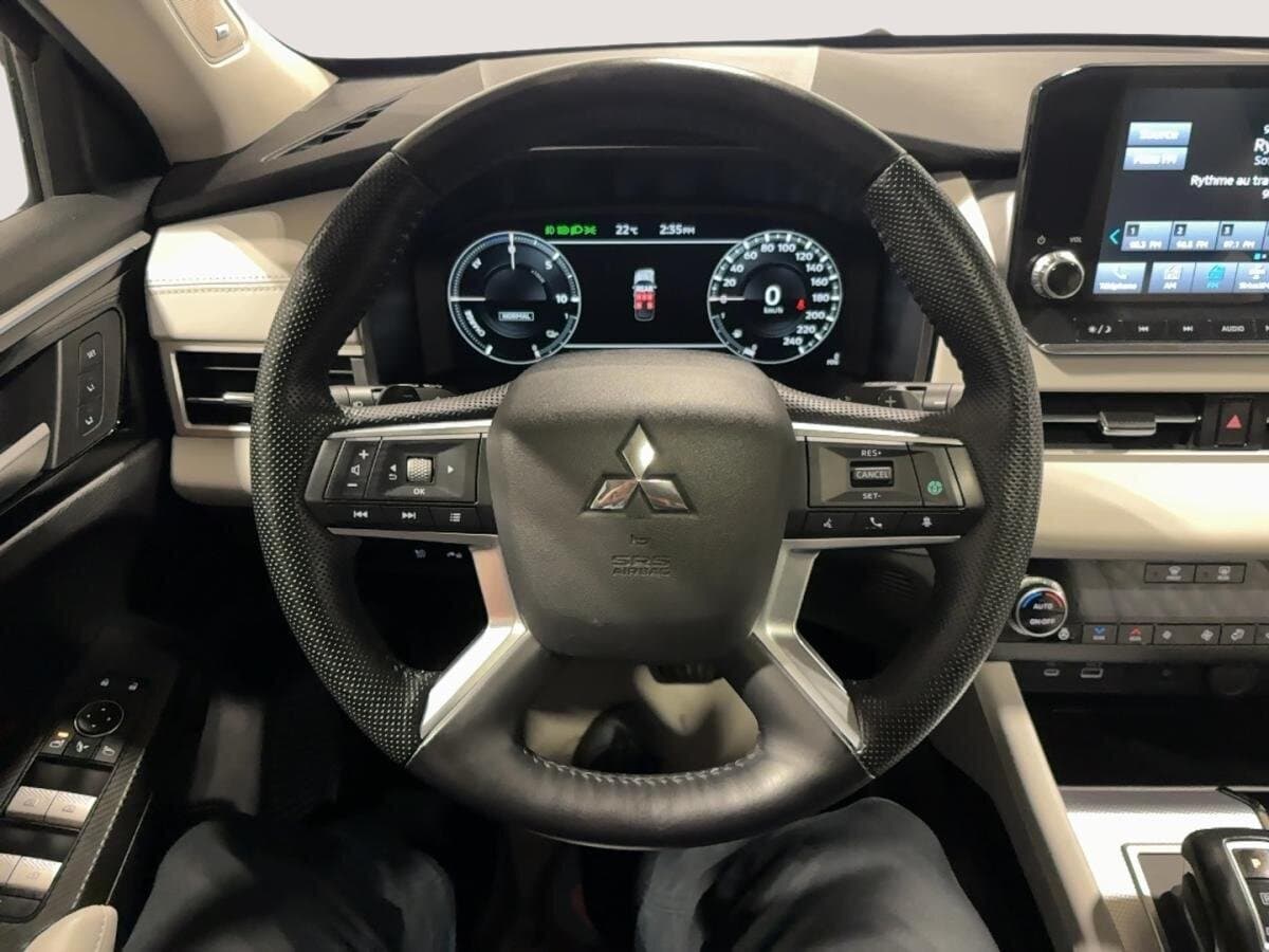 Mitsubishi Outlander PHEV 2023 — photo 12