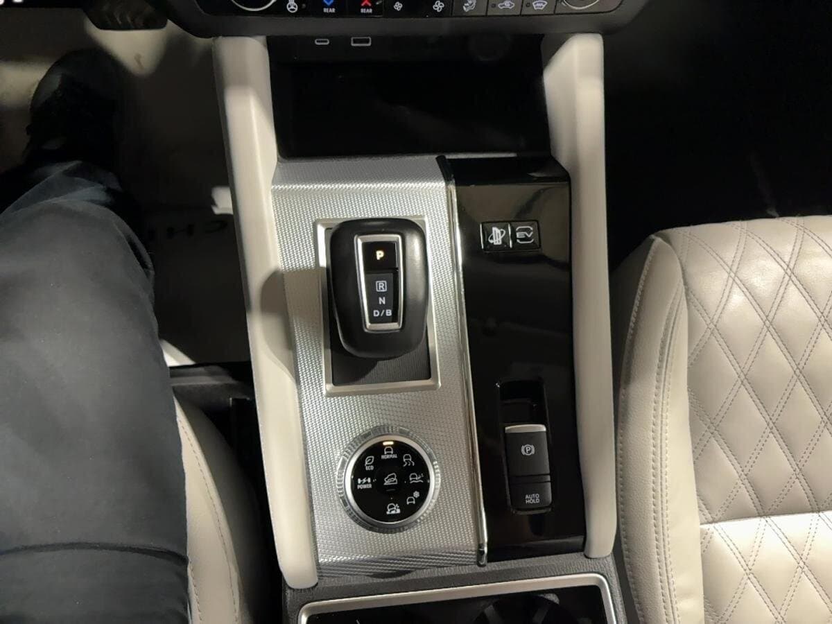 Mitsubishi Outlander PHEV 2023 — photo 14