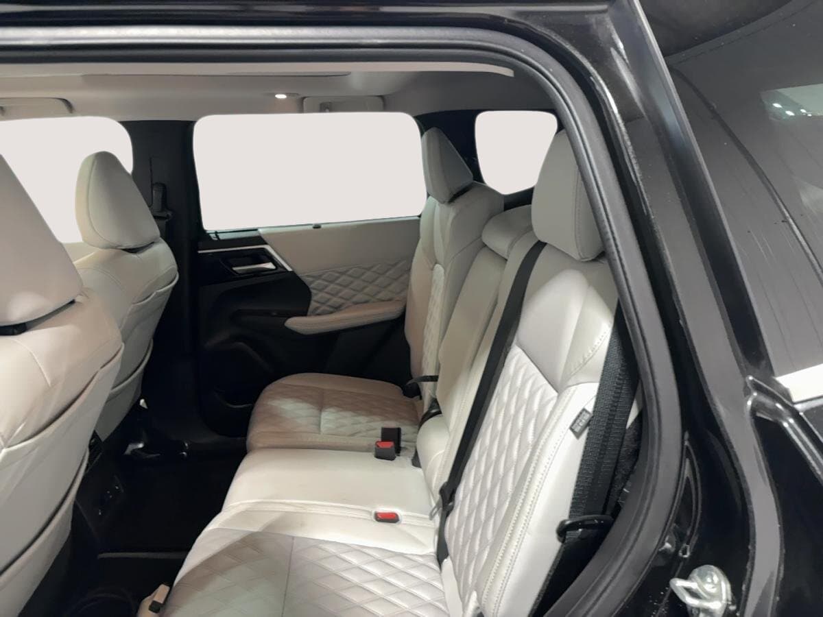 Mitsubishi Outlander PHEV 2023 — photo 16