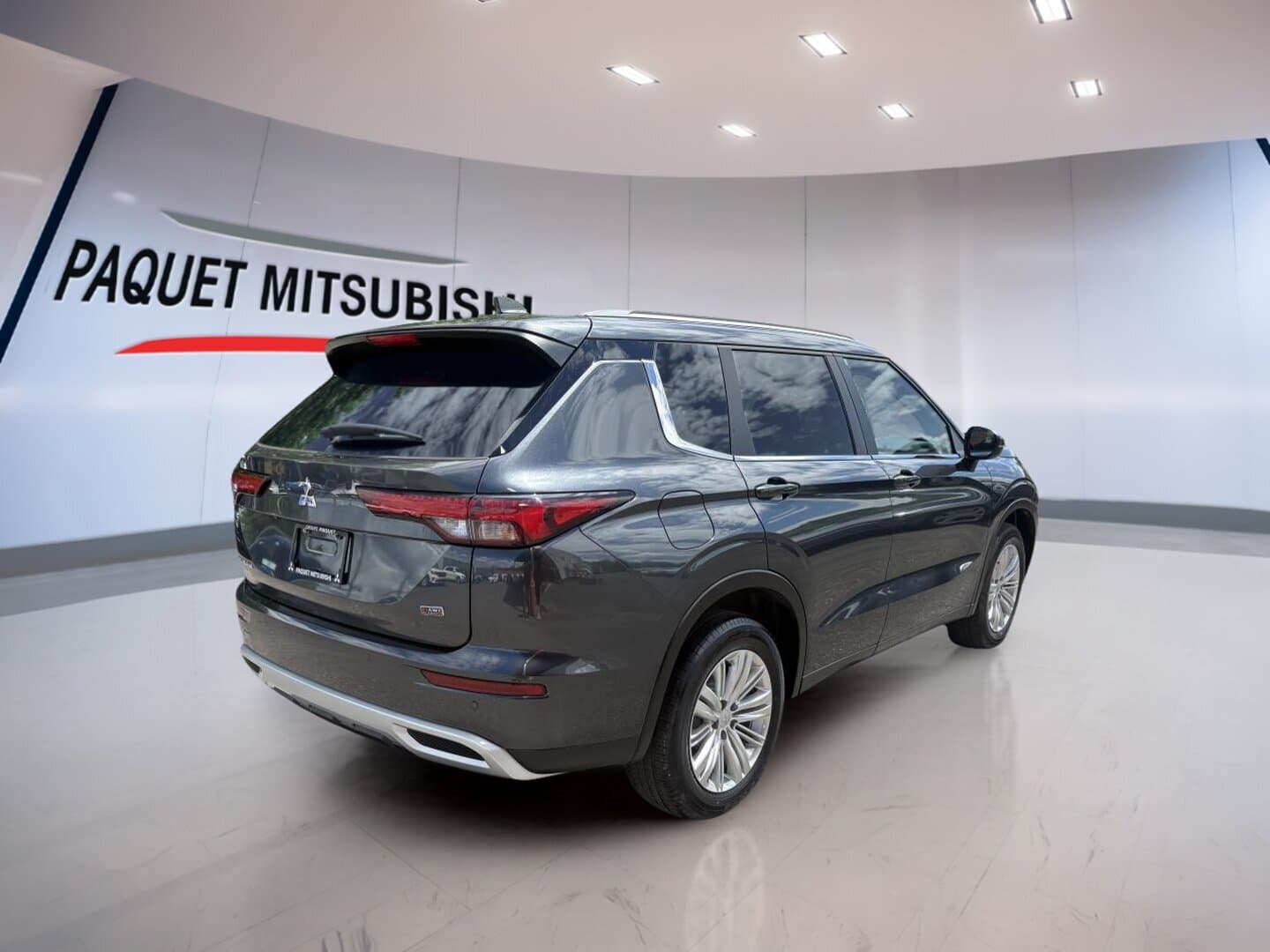 Mitsubishi Outlander 2024 — photo 2