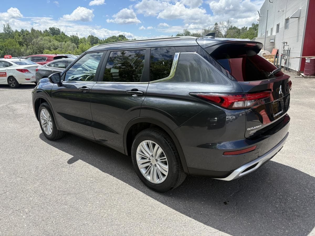 Mitsubishi Outlander 2024 — photo 4