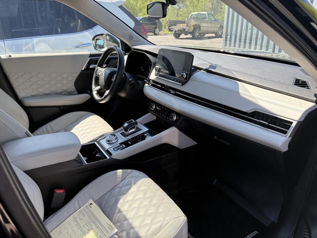 Mitsubishi Outlander PHEV 2024 — photo 12