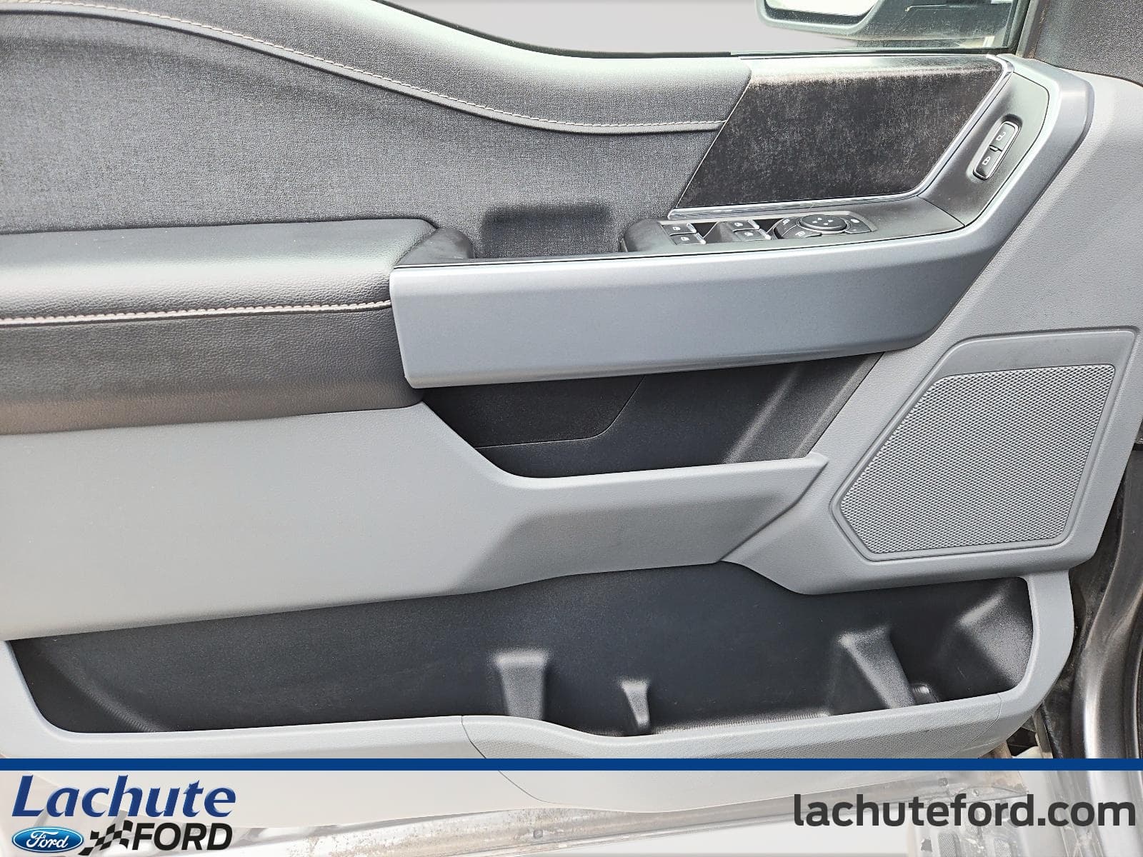 Ford F-150 Lightning 2023 — photo 12