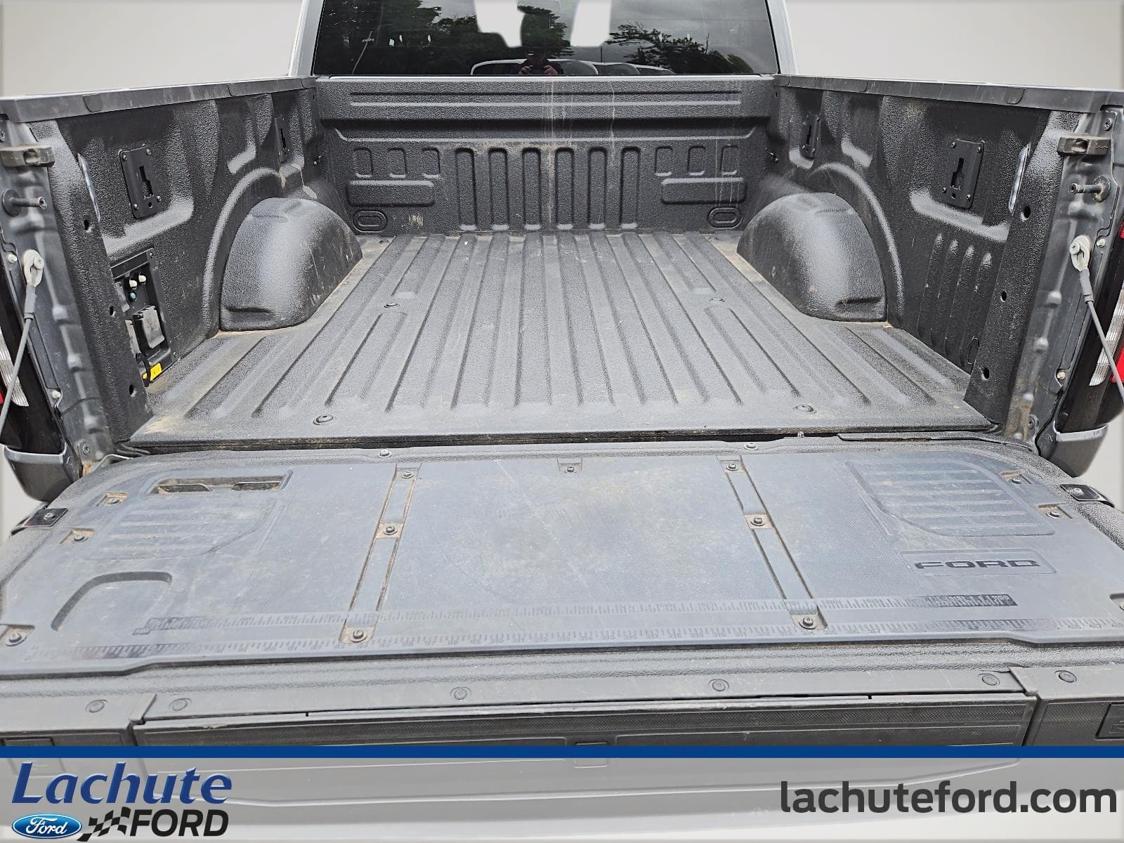 Ford F-150 Lightning 2023 — photo 17