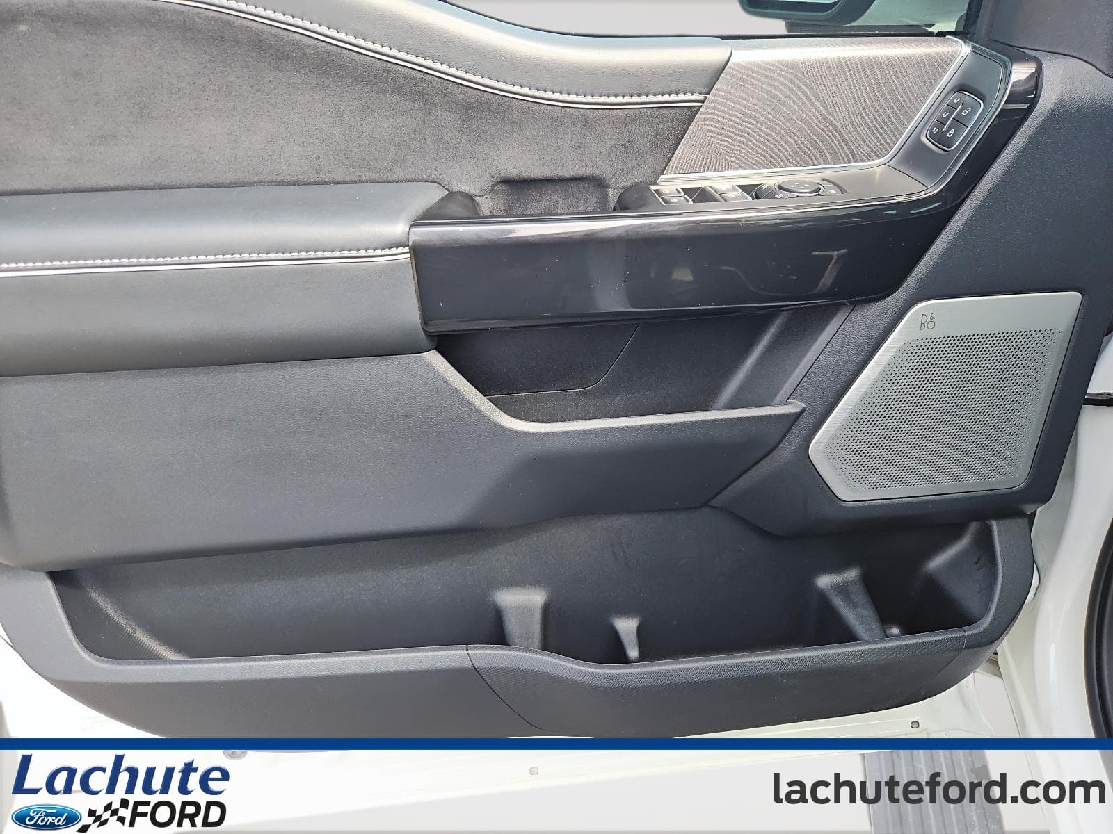 Ford F-150 Lightning 2023 — photo 12