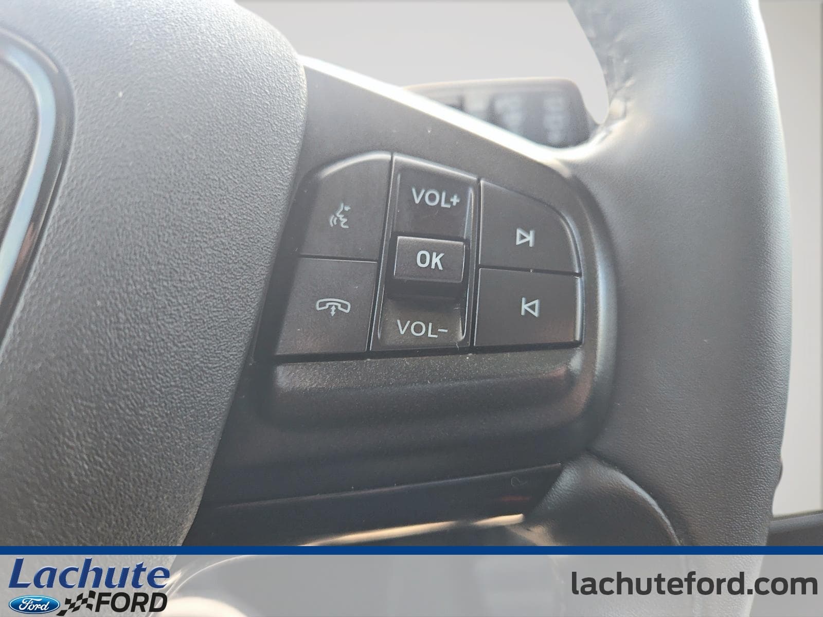 Ford Mustang Mach-E 2023 — photo 20