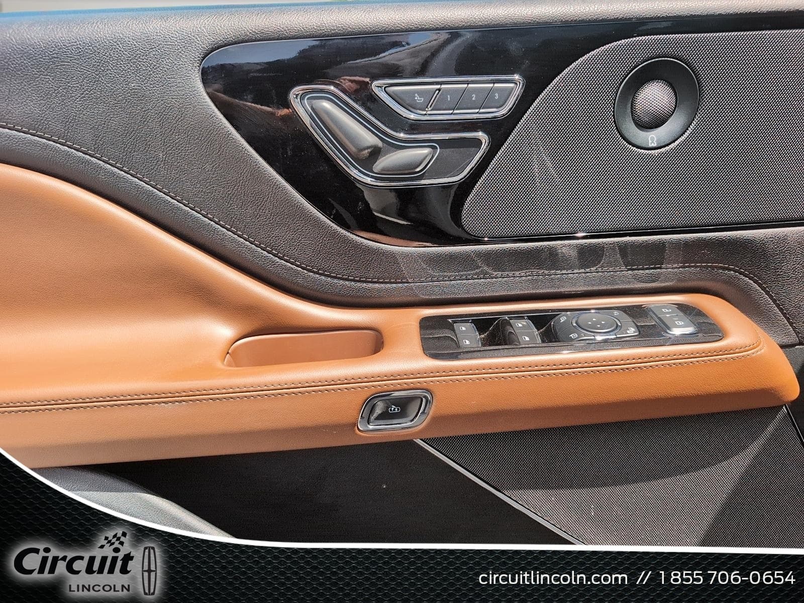 Lincoln Aviator 2023 — photo 11
