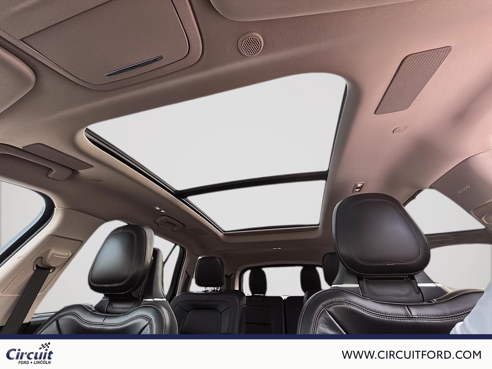 Lincoln Aviator 2023 — photo 18