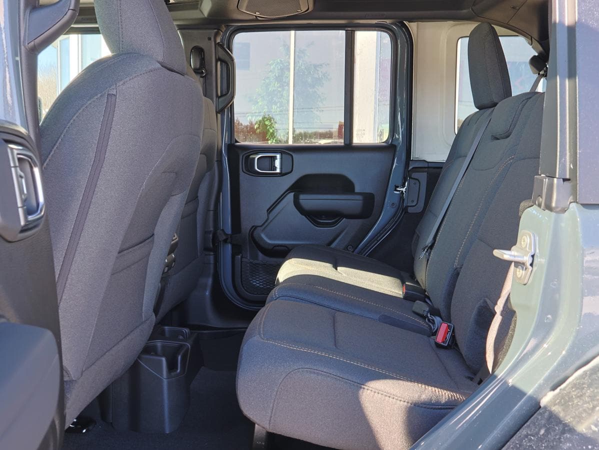 Jeep Wrangler 2026 — photo 12