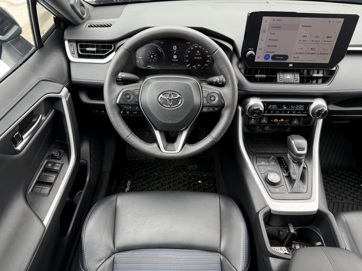 Toyota RAV4 Hybrid XSE 2024 — photo 16