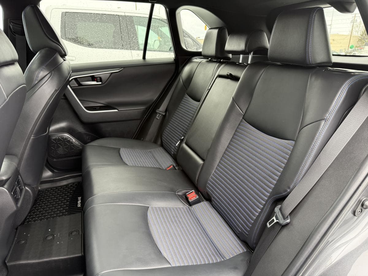 Toyota RAV4 Hybrid XSE 2024 — photo 18