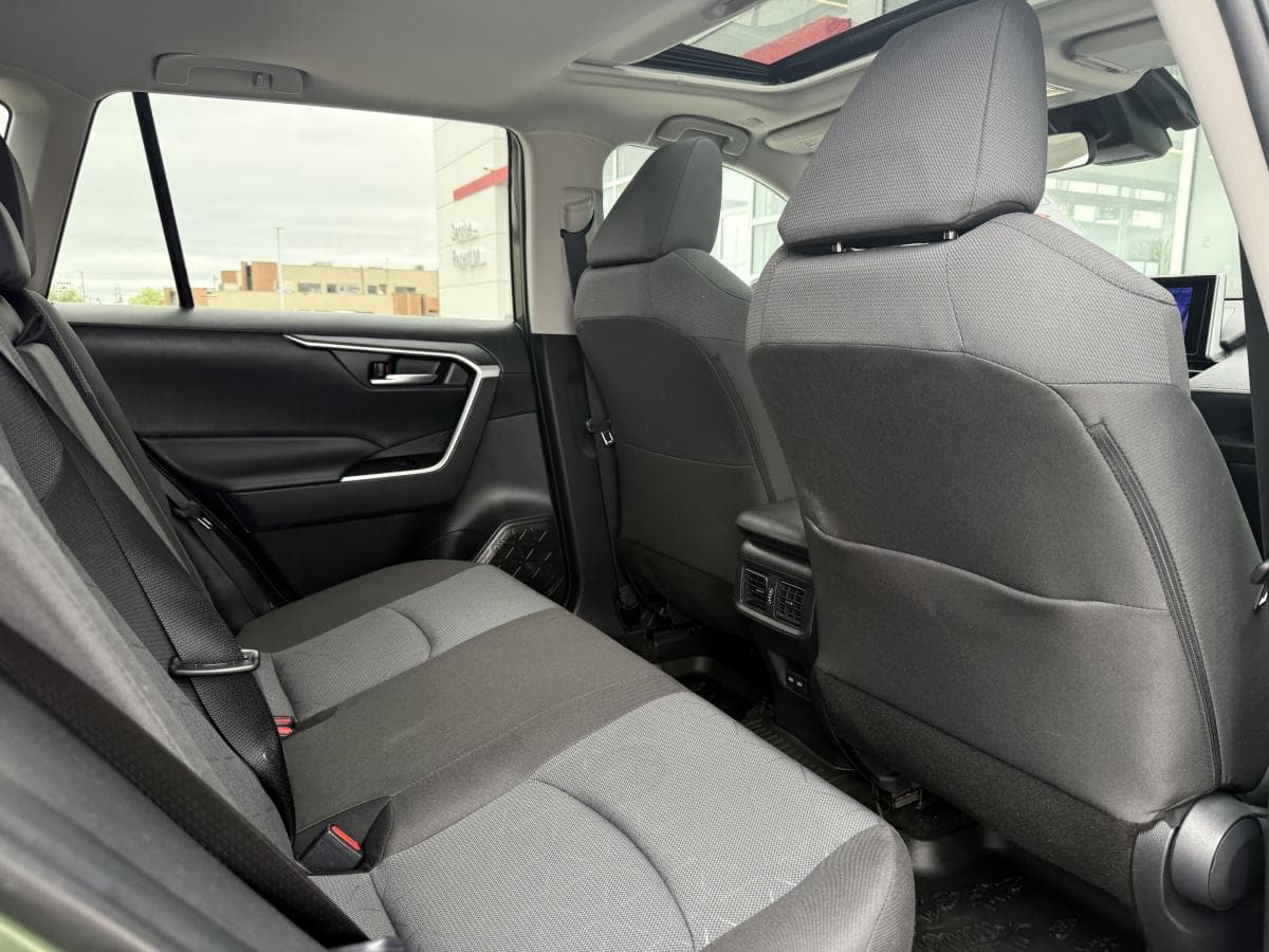 Toyota RAV4 Hybrid XLE 2025 — photo 21