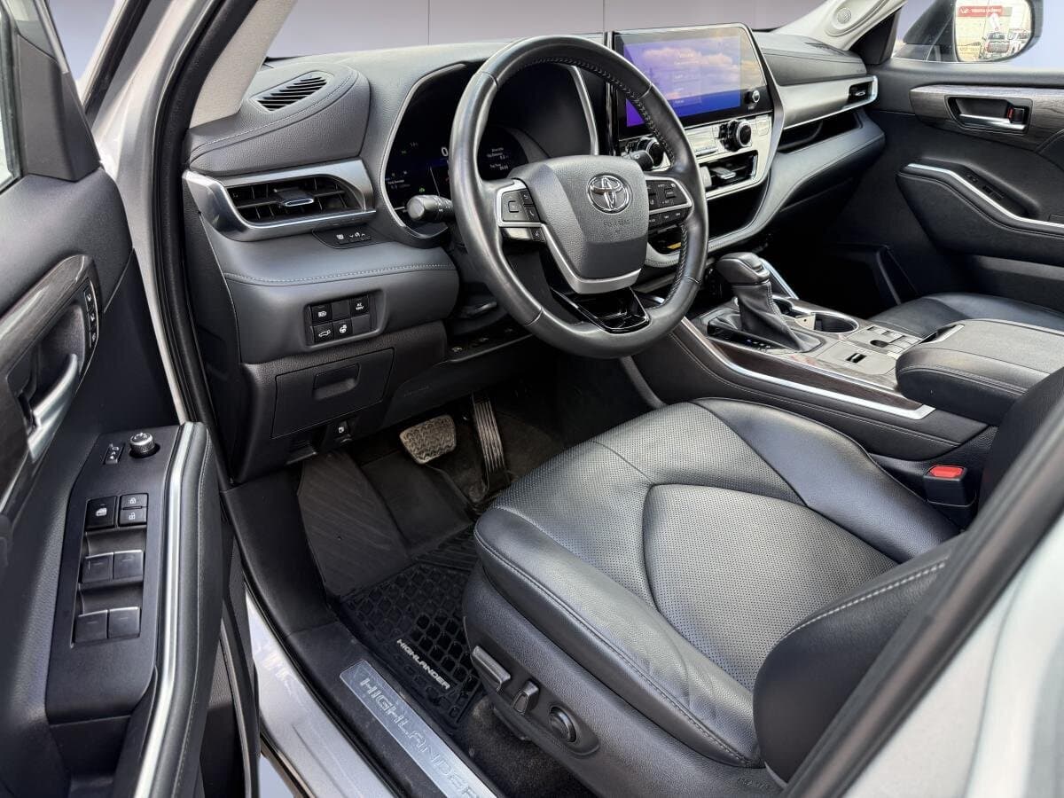 Toyota Highlander Hybrid Limited 2023 — photo 11