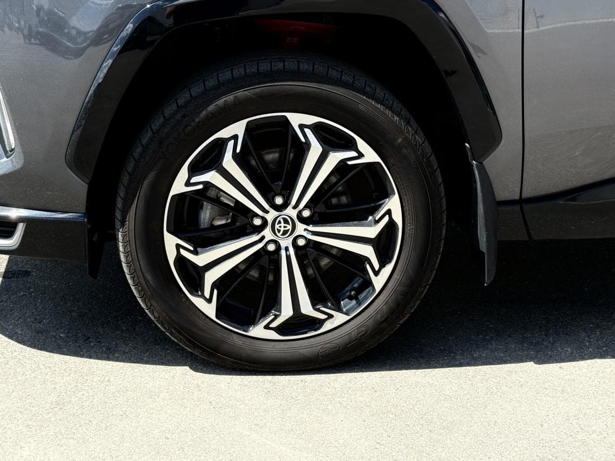 Toyota RAV4 Prime XSE 2023 — photo 10