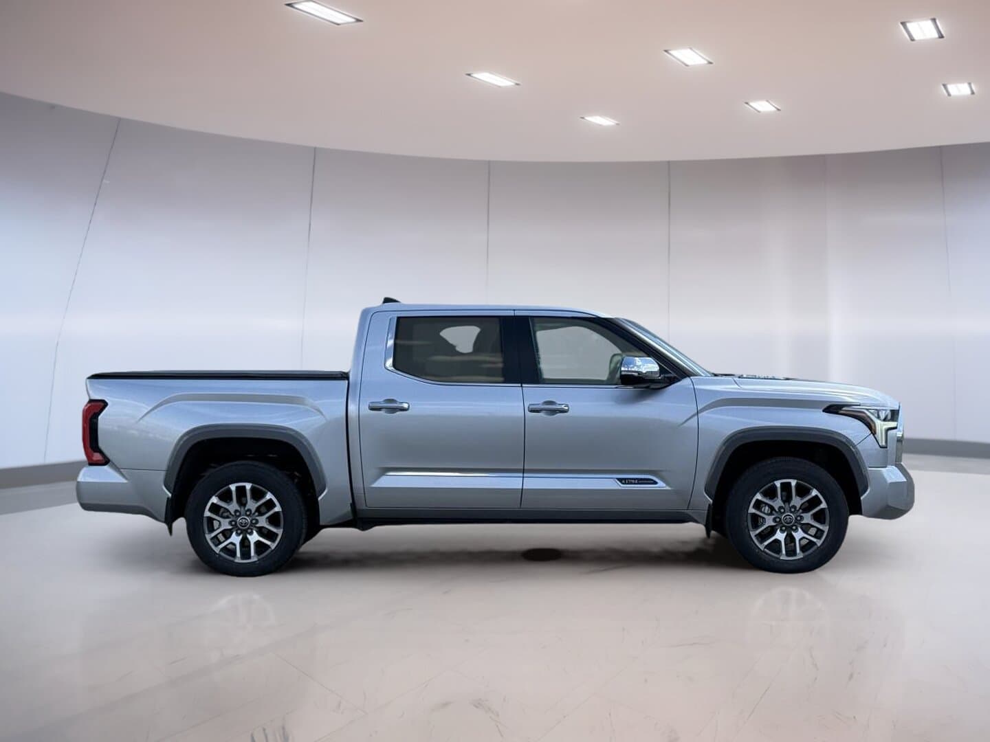 Toyota Tundra Platinum Hybrid 2024 — photo 8