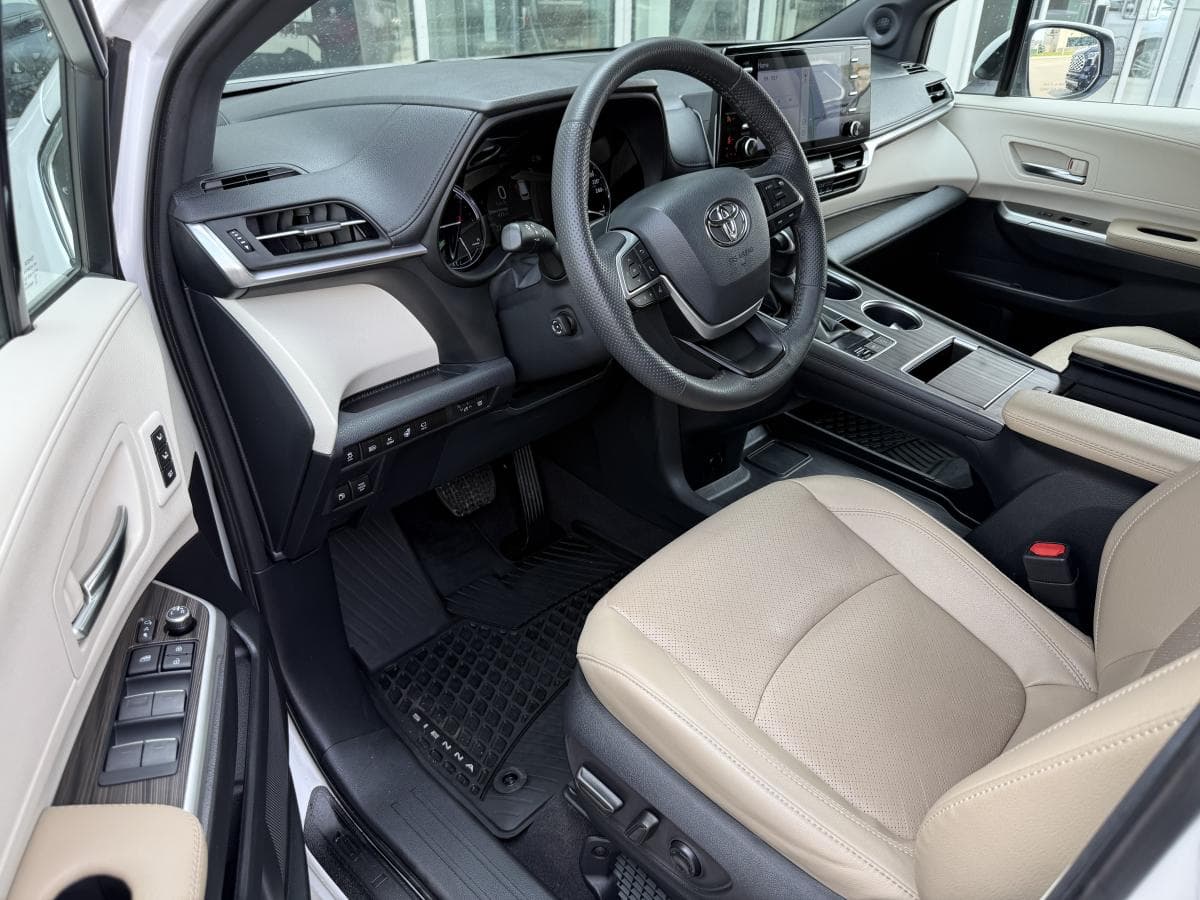 Toyota Sienna Limited 2024 — photo 10