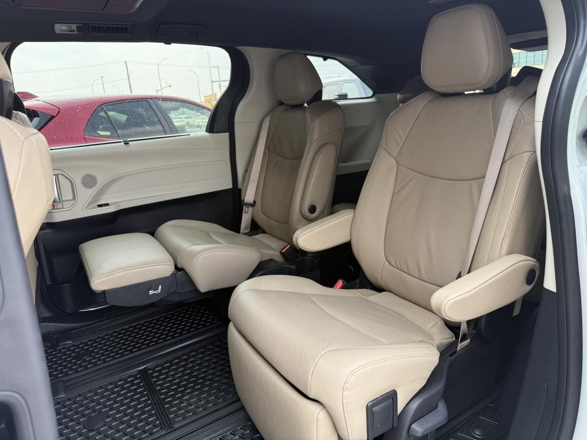 Toyota Sienna Limited 2024 — photo 18