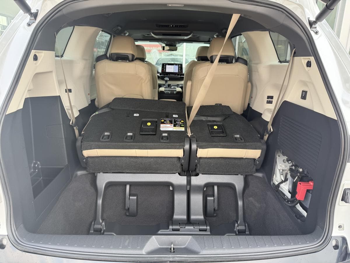 Toyota Sienna Limited 2024 — photo 20