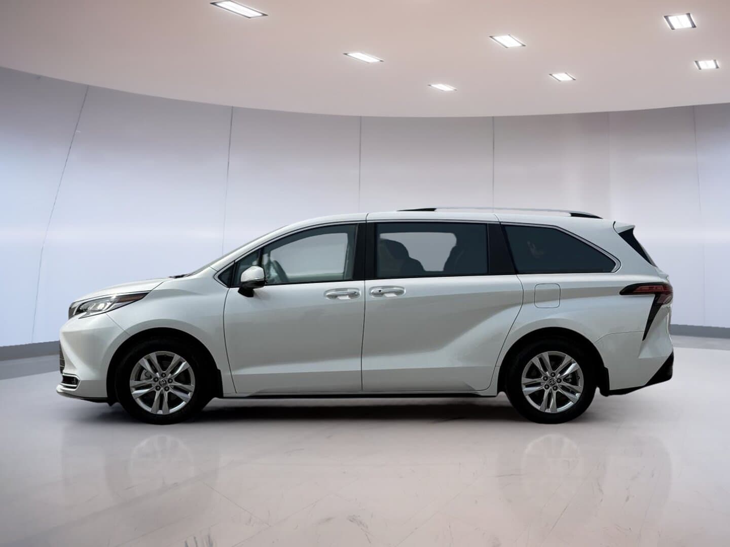 Toyota Sienna Limited 2024 — photo 3