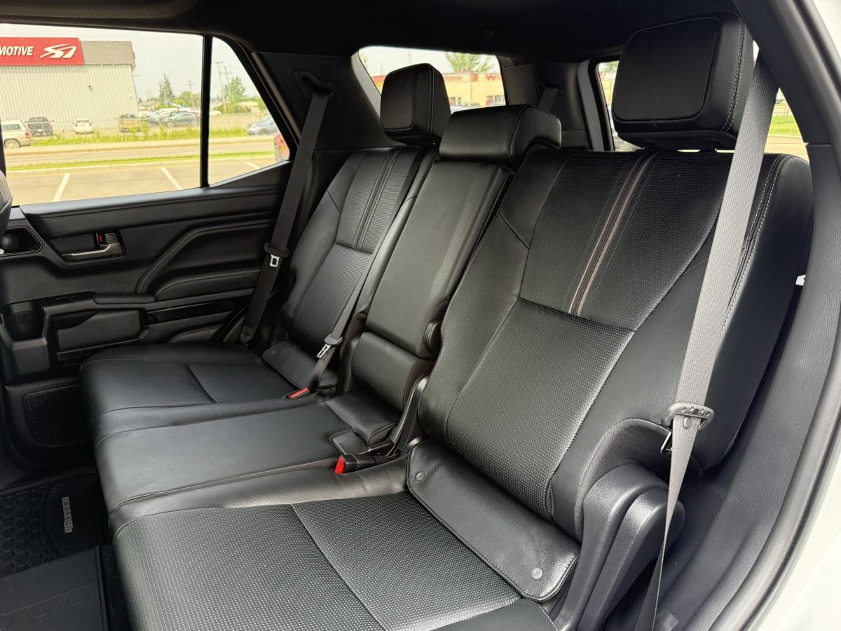 Toyota 4Runner Base 2025 — photo 14