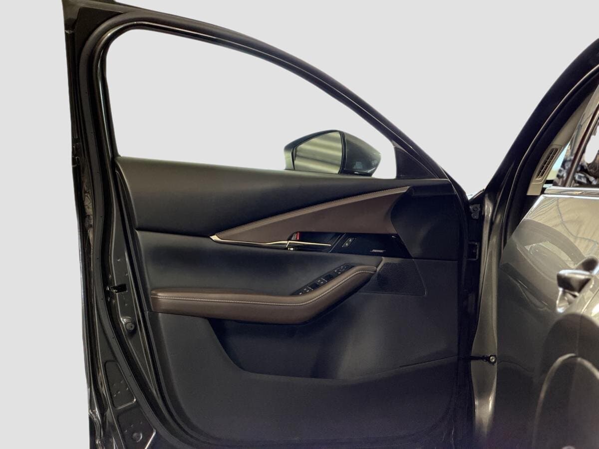Mazda CX-30 GT 2023 — photo 11