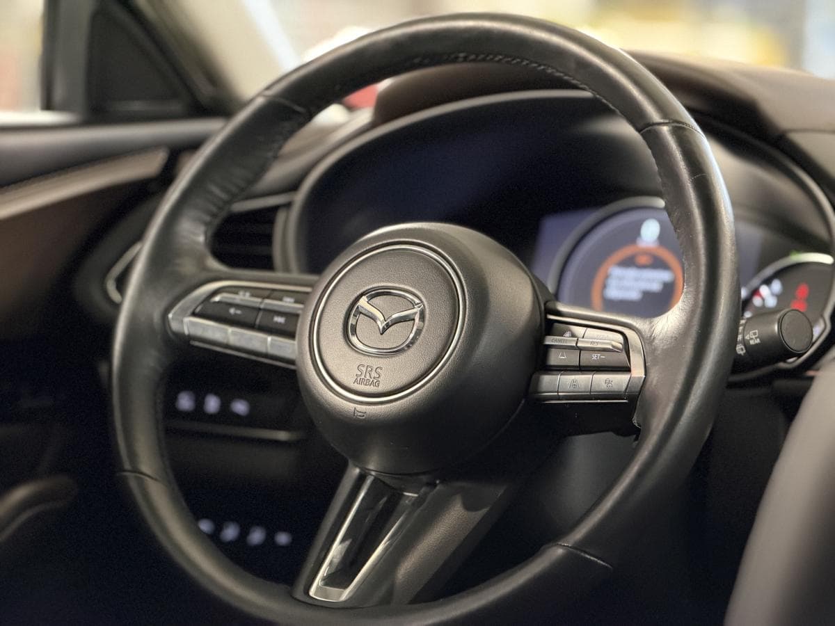 Mazda CX-30 GT 2023 — photo 17