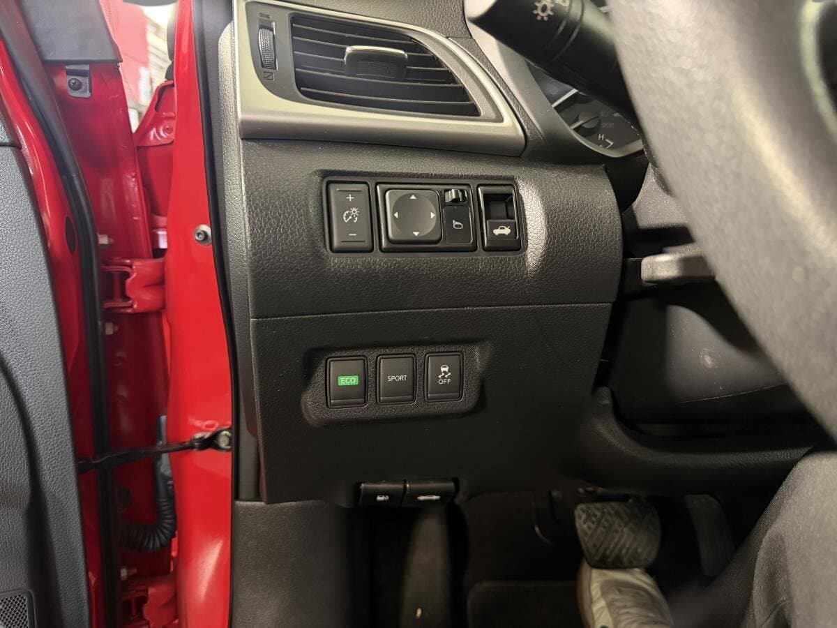 Nissan Sentra 4dr Sdn CVT SR 2016 — photo 10